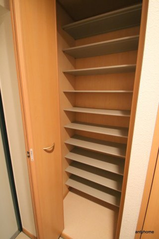 ヌーヴェルバーグ　仲介手数料無料の収納
