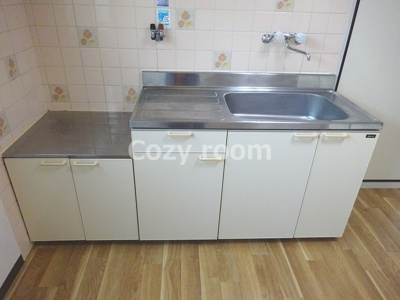 【キッチン】 | ハッピーハイツ | 広めで使いやすいキッチンです