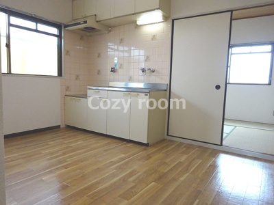 【キッチン】 | ハッピーハイツ | 広くてきれいなダイニングキッチンです