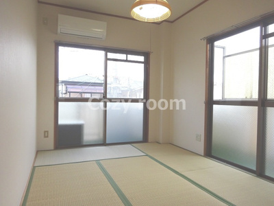 【和室】 | ハッピーハイツ | ２面バルコニーで明るい和室です