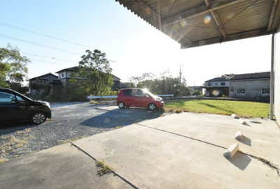 【駐車場】 | ティンカーベル | 駐車場があるので、車を買う予定の方も安心です