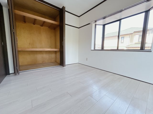 パークヒルズ雁宿の洋室