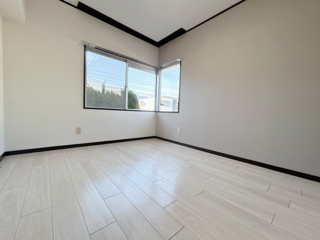 パークヒルズ雁宿の洋室