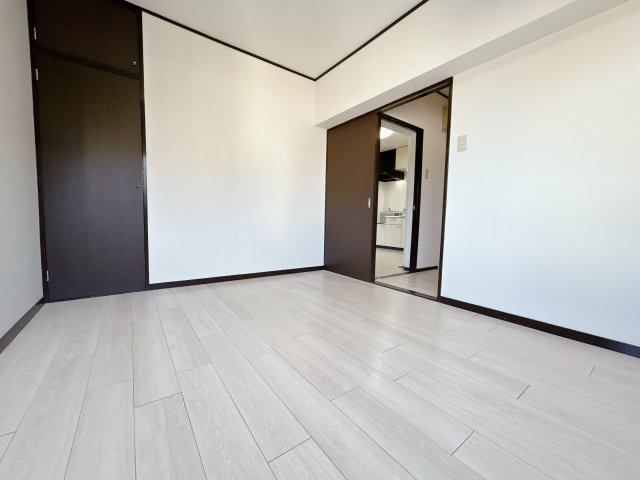 パークヒルズ雁宿の洋室