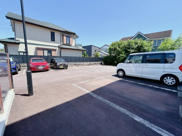 パークヒルズ雁宿の駐車場