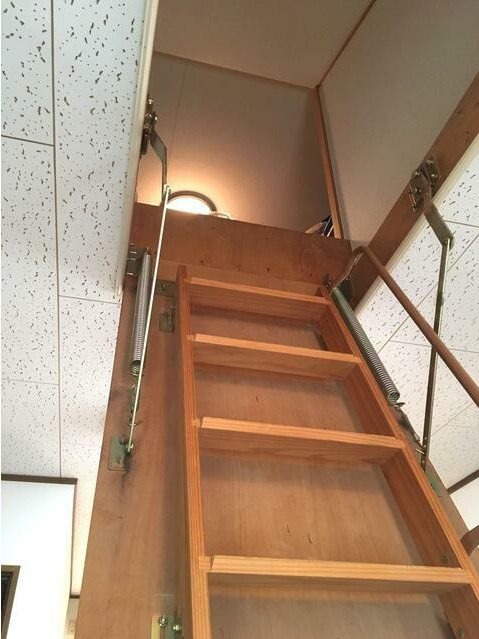 高知市南竹島町　中古住宅売家のその他|小屋裏収納への階段