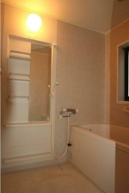 高知市南竹島町　中古住宅売家の浴室