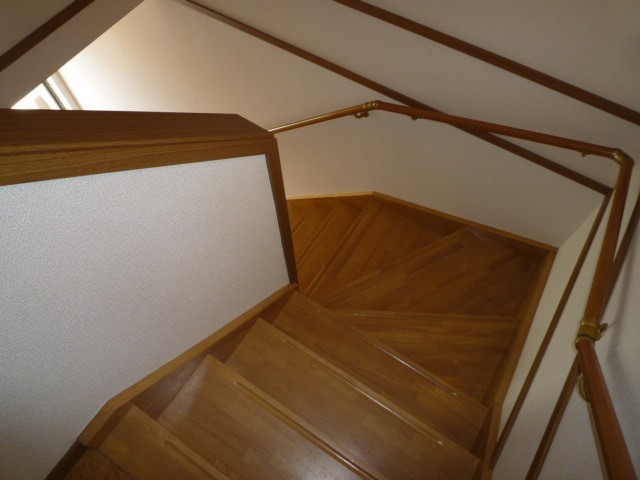 ファミールＦＵＪＩ　Ｂの内装|階段