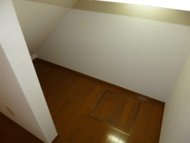 ファミールＦＵＪＩ　Ｂの内装|階段