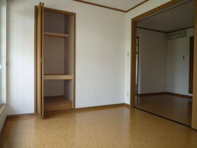 ファミールＦＵＪＩ　Ｂの収納|洋室