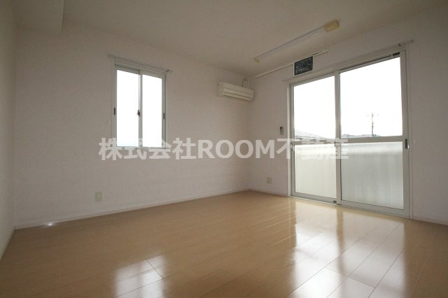 セジュール楽楽 A棟・B棟の居間・リビング|ゆったり過ごせるリビングです