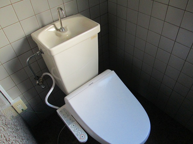 石ビルのトイレ