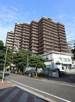 グランイーグルｗｉｎｇ川崎　（川崎区本町2丁目）の外観|物件の外観です　グランイーグルｗｉｎｇ川崎　JR東海道線「川崎」駅徒歩7分　地震に強い免振マンション　専用使用権付き駐車場　新規リフォーム　南向き　陽当り良好　3LDK　平成11年7月築　