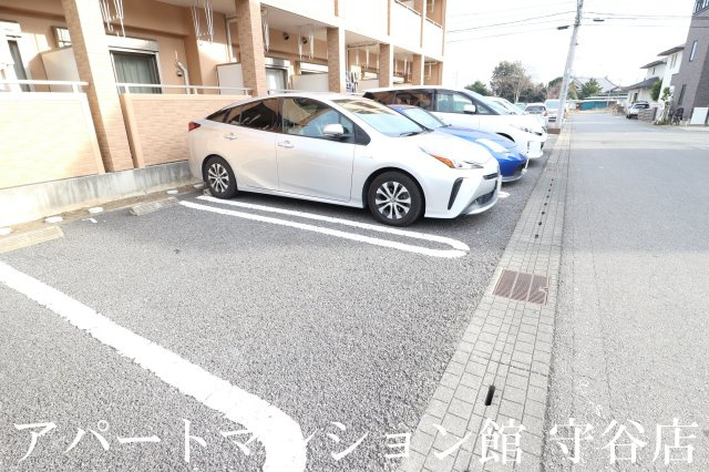 ツリーベルの駐車場