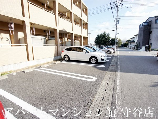 ツリーベルの駐車場