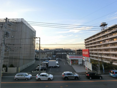 【展望】 | エミネンスラルジュ大倉山 | 3階部分からの眺望です。前面が抜けており開放感がございます。