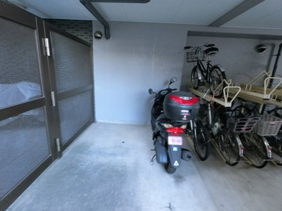 【その他共用部分】 | エミネンスラルジュ大倉山 | バイク置場です。
