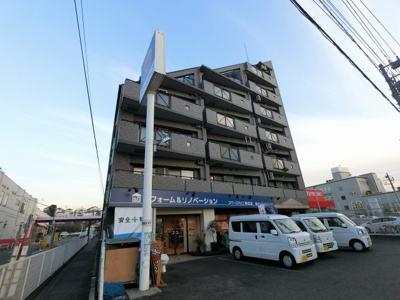 【外観】 | エミネンスラルジュ大倉山 | 総戸数15戸、平成8年8月築のマンションです。
専有面積56.64平米、2LDKのお部屋となります。