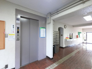 【その他共用部分】 | お買い物時やベビーカーの出し入れに便利なエレベーター付です。