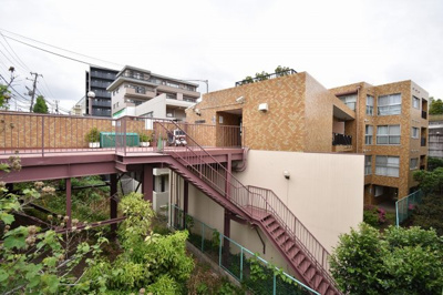 【外観】 | レック日吉マンション | 総戸数27戸、昭和55年7月築のマンションです。
専有面積63.28平米、2SLDKのお部屋となります。