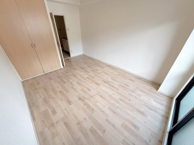 平岩ビルの洋室