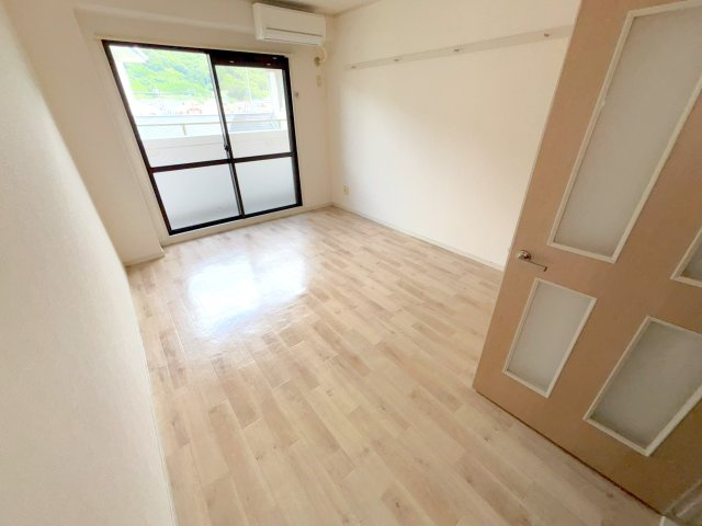 平岩ビルの居間・リビング