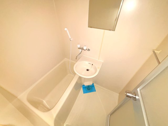 平岩ビルの浴室