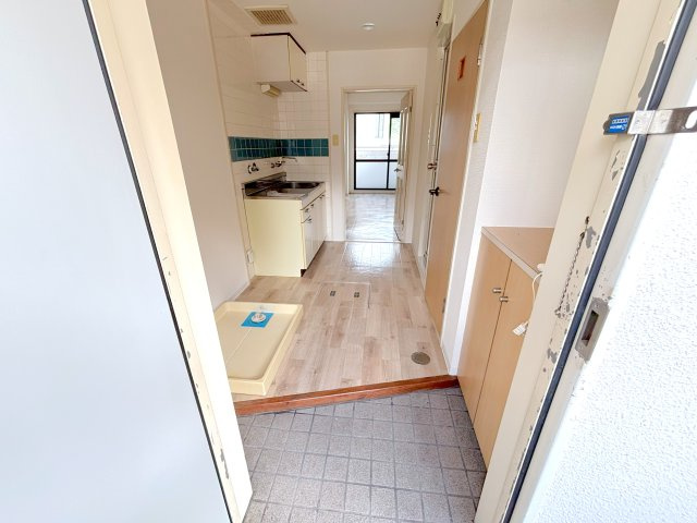 平岩ビルの玄関