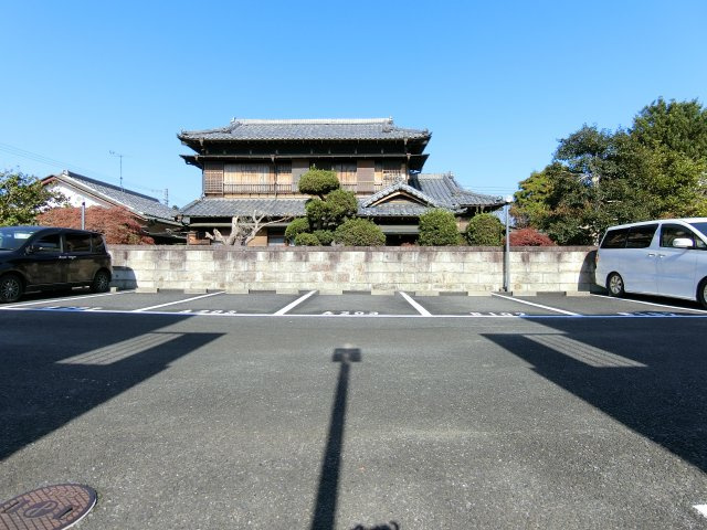 メゾン萩原Bの駐車場