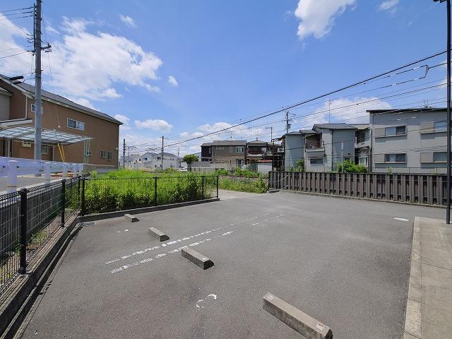 カルテットの駐車場