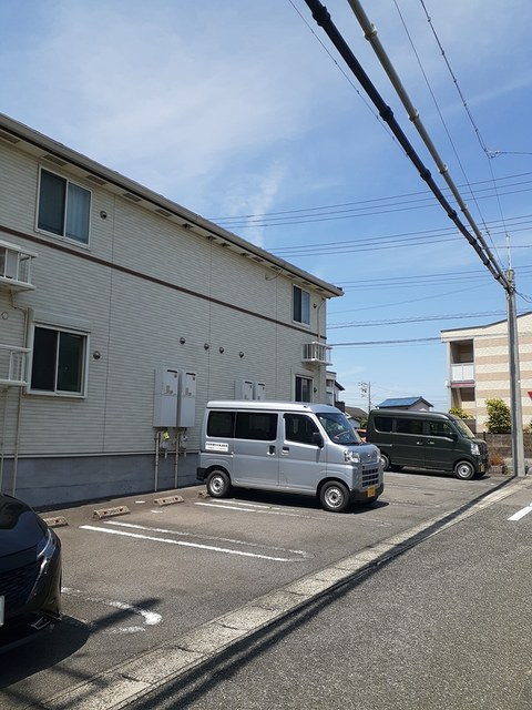 ファミール池田の駐車場