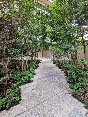 プレミスト梅田Northの庭|お庭で自由な時間を過ごせます