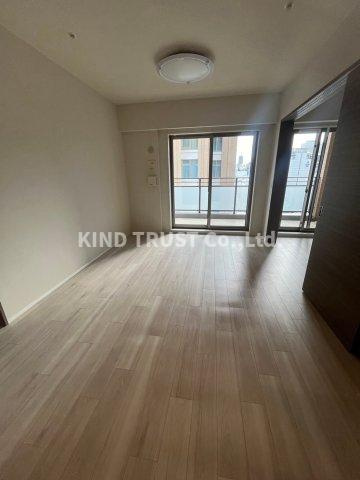 プレミスト梅田Northの居間・リビング|こちらの居間で趣味の時間をお楽しみください