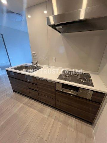 プレミスト梅田Northのキッチン|コンパクトなキッチンで掃除もラクラク