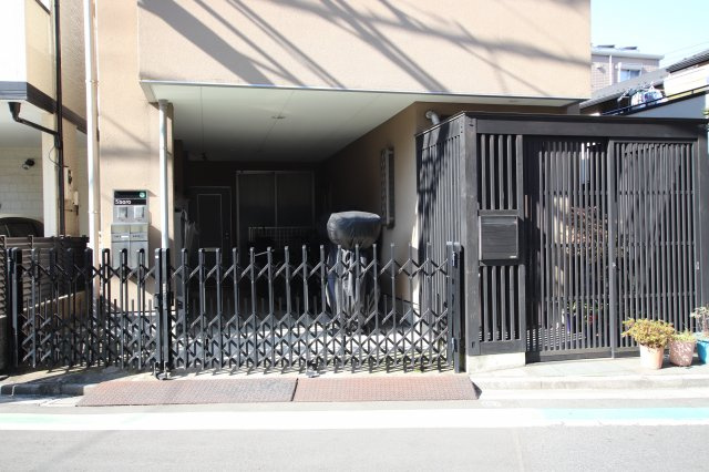 5BOROのエントランス