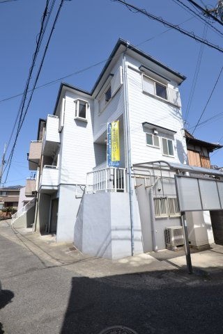 岸和田市上松町2丁目　戸建の前面道路含む現地写真