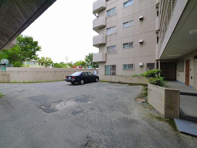 ハイネス生駒の駐車場|駐車スペースもあります