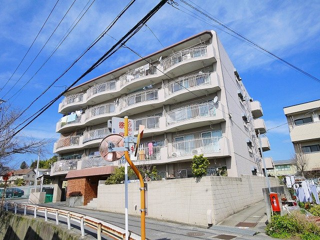 ハイネス生駒の外観|外観もきれいです