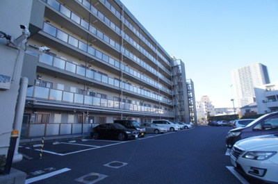 【駐車場】 | 葛飾ビューハイツ | 駐車場南東側入り口より撮影（2020年11月）