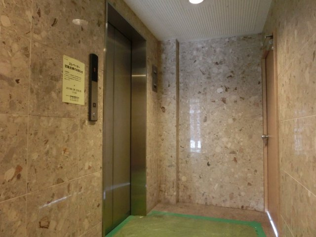 フェブライオ元町のロビー