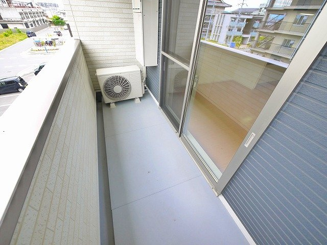 ファースト　ハイツのバルコニー|お洗濯にも便利なバルコニー付き
