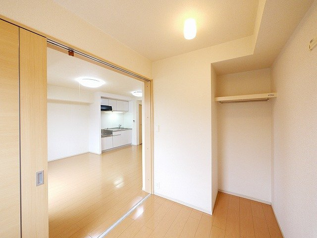 ファースト　ハイツの寝室|明るい寝室です