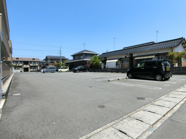 Melclere（メルクレア）の駐車場