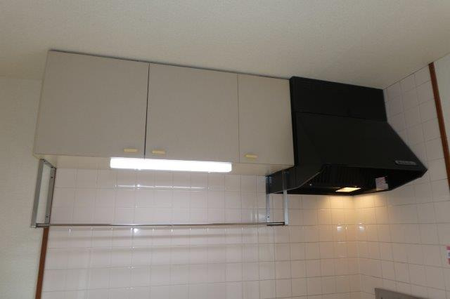 パールフィールドのキッチン|キッチン上収納