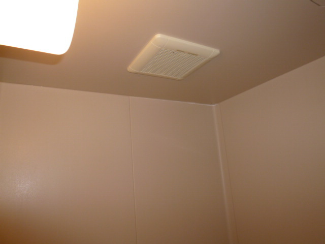 パールフィールドの浴室|浴室換気扇