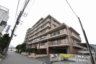 【外観】 | 総戸数68戸、2002年7月築のマンションです。
専有面積68.11平米、2LDKのお部屋となります。