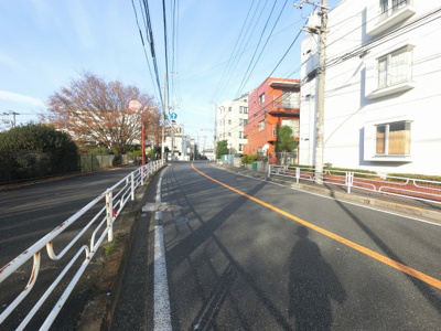 【周辺】 | 菊名キャッスル | 前面道路です。