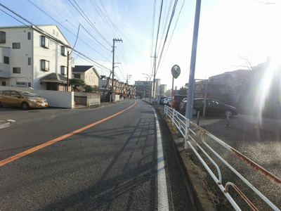 【周辺】 | 菊名キャッスル | 前面道路です。