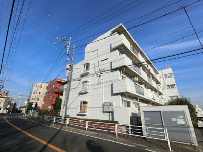 【外観】 | 菊名キャッスル | 総戸数14戸、1981年月築のマンションです。
専有面積53.17平米、2LDKのお部屋となります。