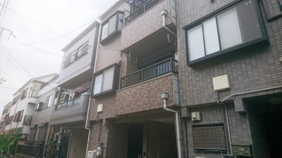 【外観】 | 守口市寺方錦通1丁目　中古戸建て | 【現地写真】
シンプルでありながら品のあるデザインと機能性を兼ね備えている住まいです♪
